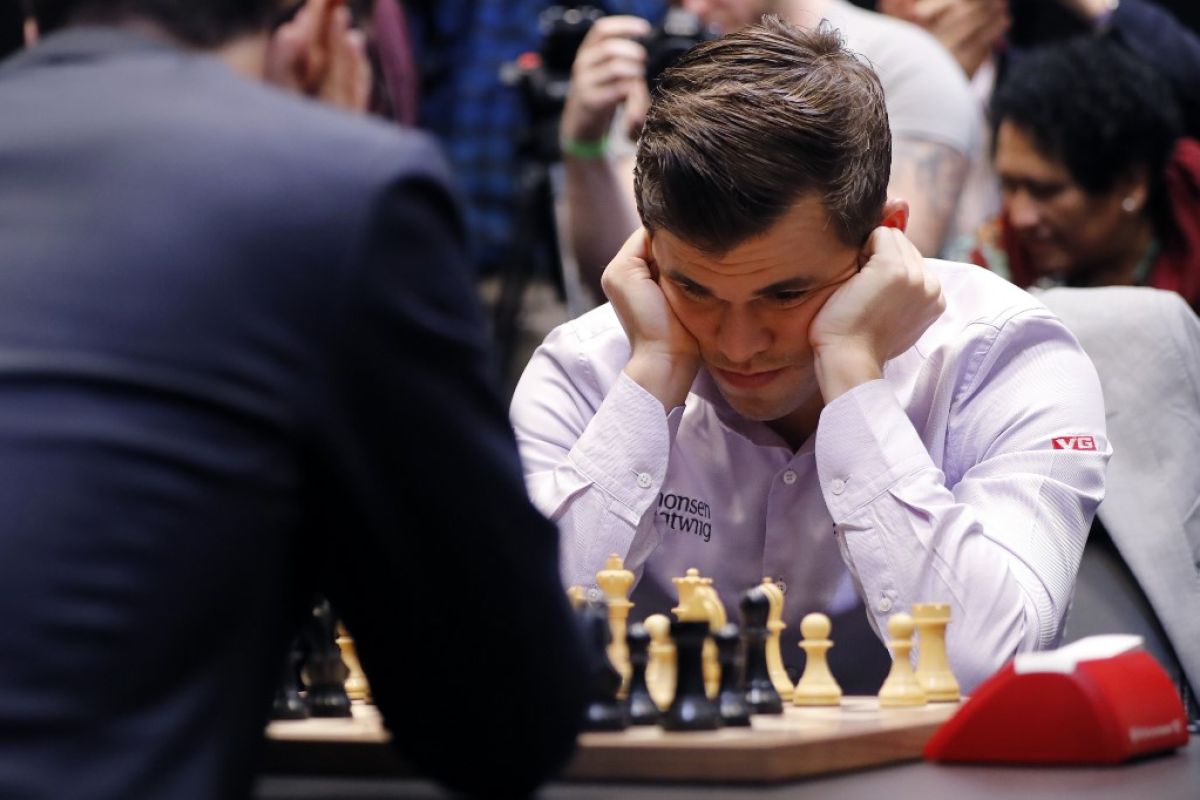 Pecatur Fabiano Caruana kian bayangi Magnus Carlsen d