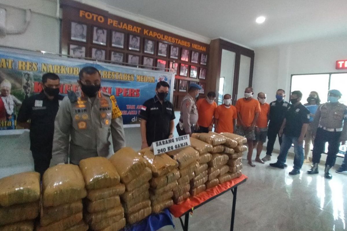 Polisi gerebek sebuah rumah menyimpan 240 kg ganja