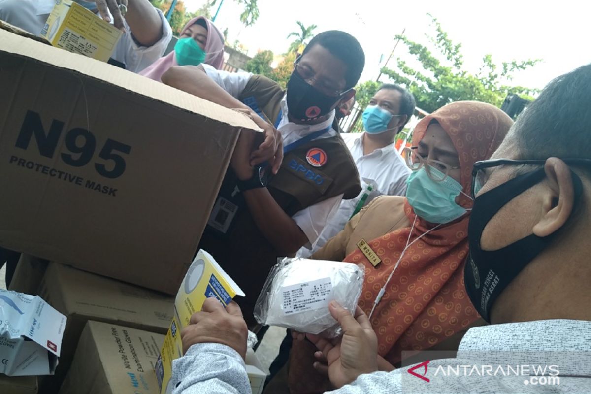 Persediaan APD dan masker N95 petugas medis Sumbar bertambah untuk tangani COVID-19 (Video)