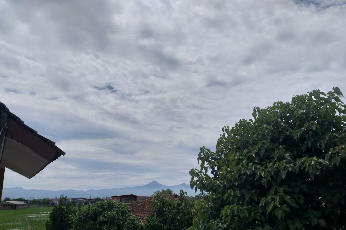 Heboh, ada suara dentuman keras di atas langit Bandung