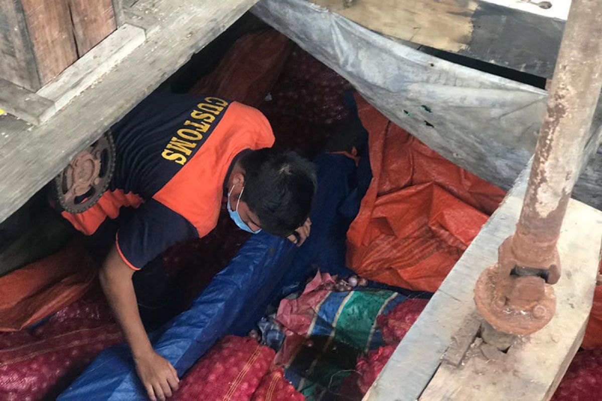 Penyelundupan 24,5 ton bawang merah berhasil digagalkan