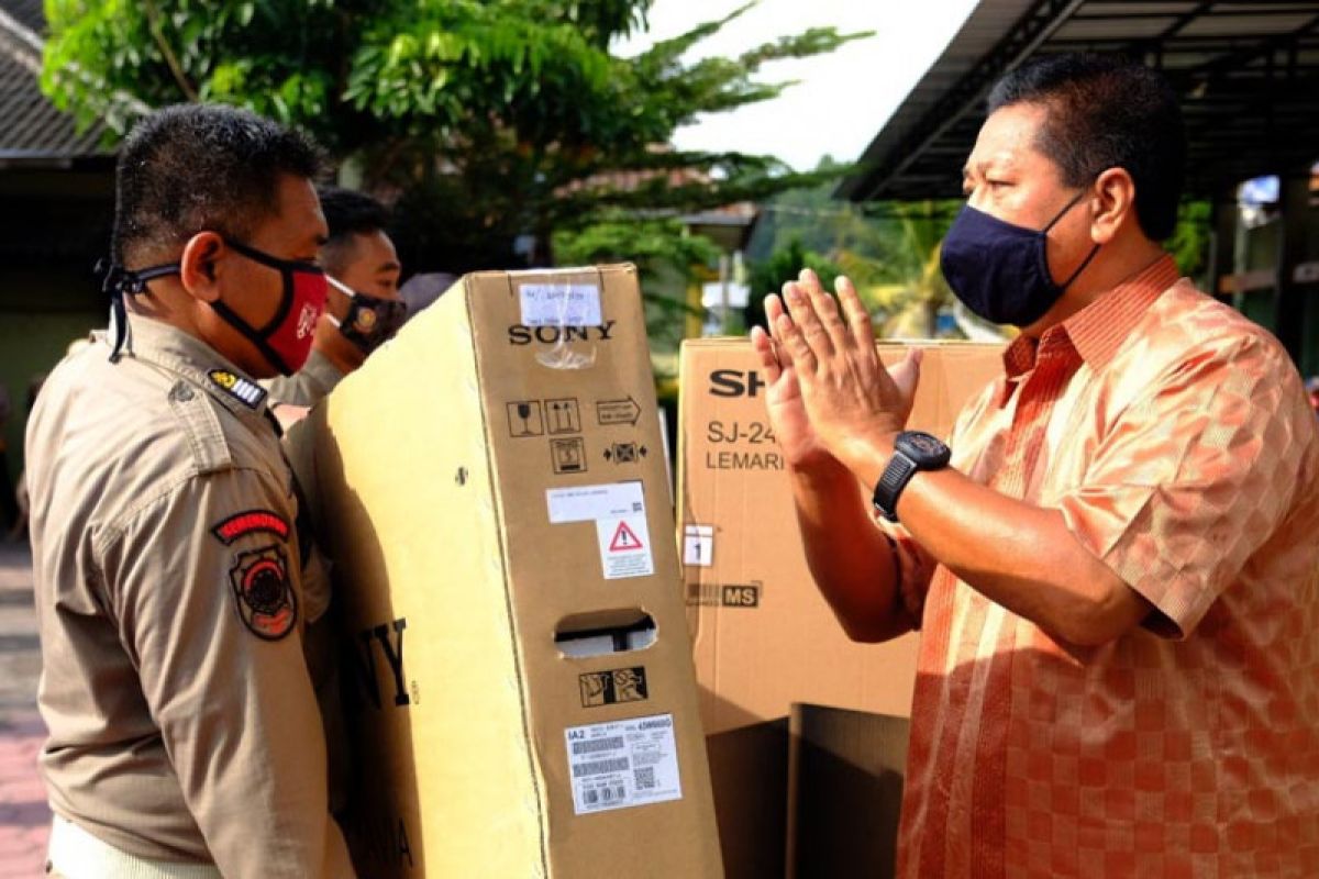 Disiplin masuk kantor, personel Satpol Kota Magelang diberi hadiah