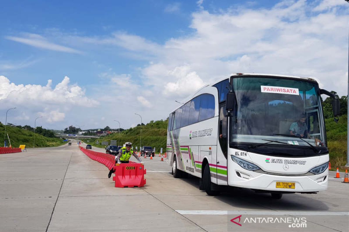 1.000 kendaraan dipaksa putar balik di Gerbang Tol Kalikangkung Semarang