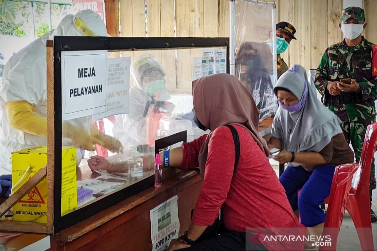 Rapid test pedagang di Sampit berlanjut