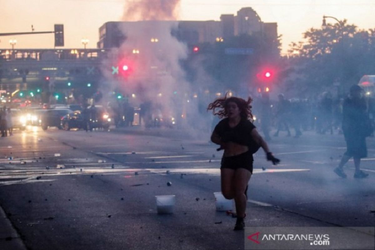 Truk tangki terobos kerumunan demonstran kematian George Floyd