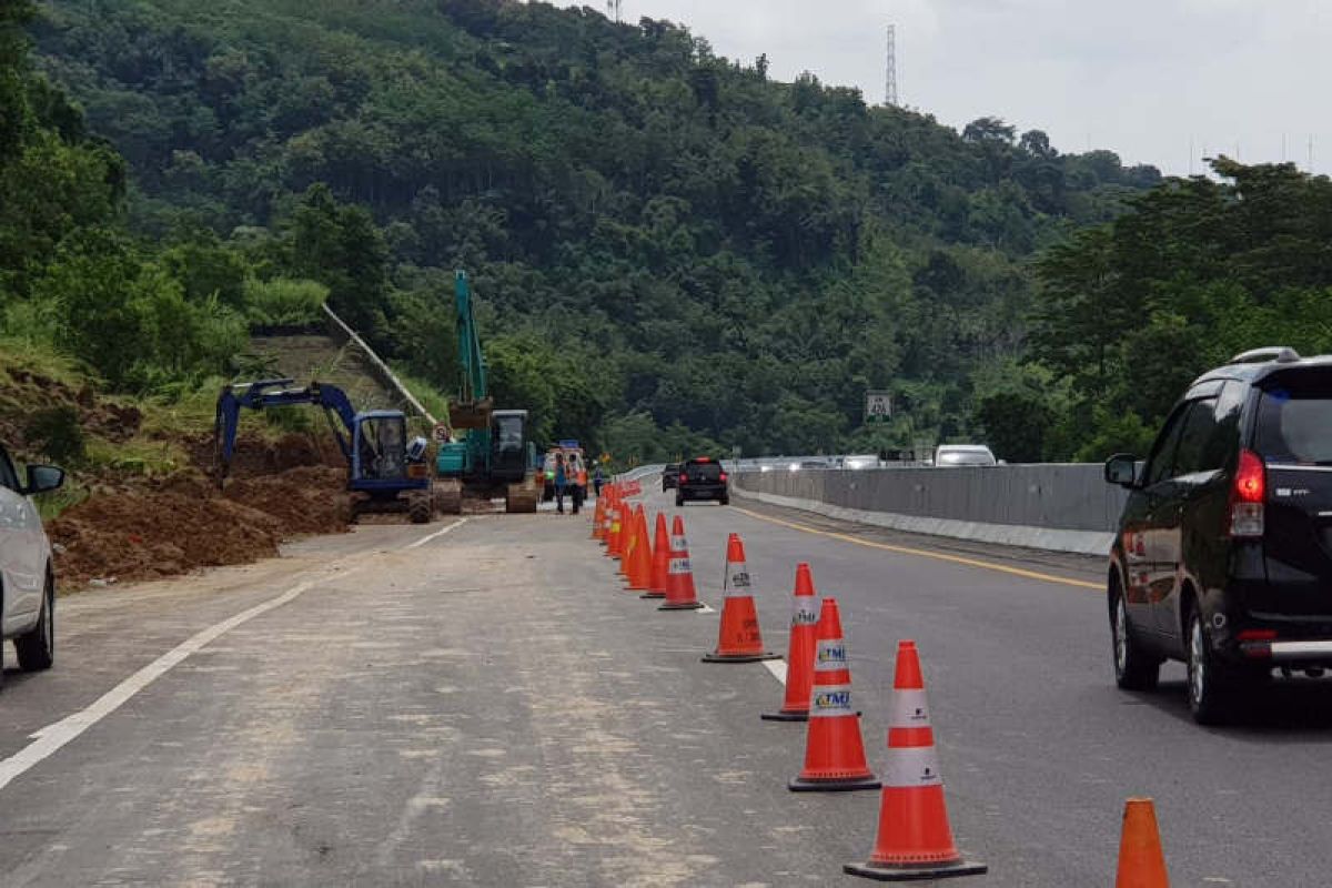 Jalur Tol  Semarang-Solo yang tertimbun longsor kembali dibuka