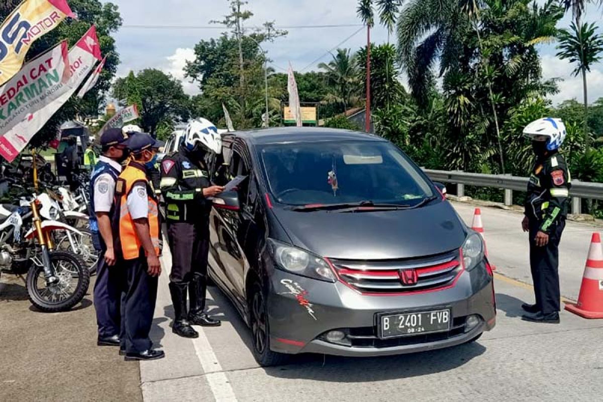 Dilarang balik Jakarta tanpa SIKM, Polresta Banyumas sisir kendaraan travel gelap