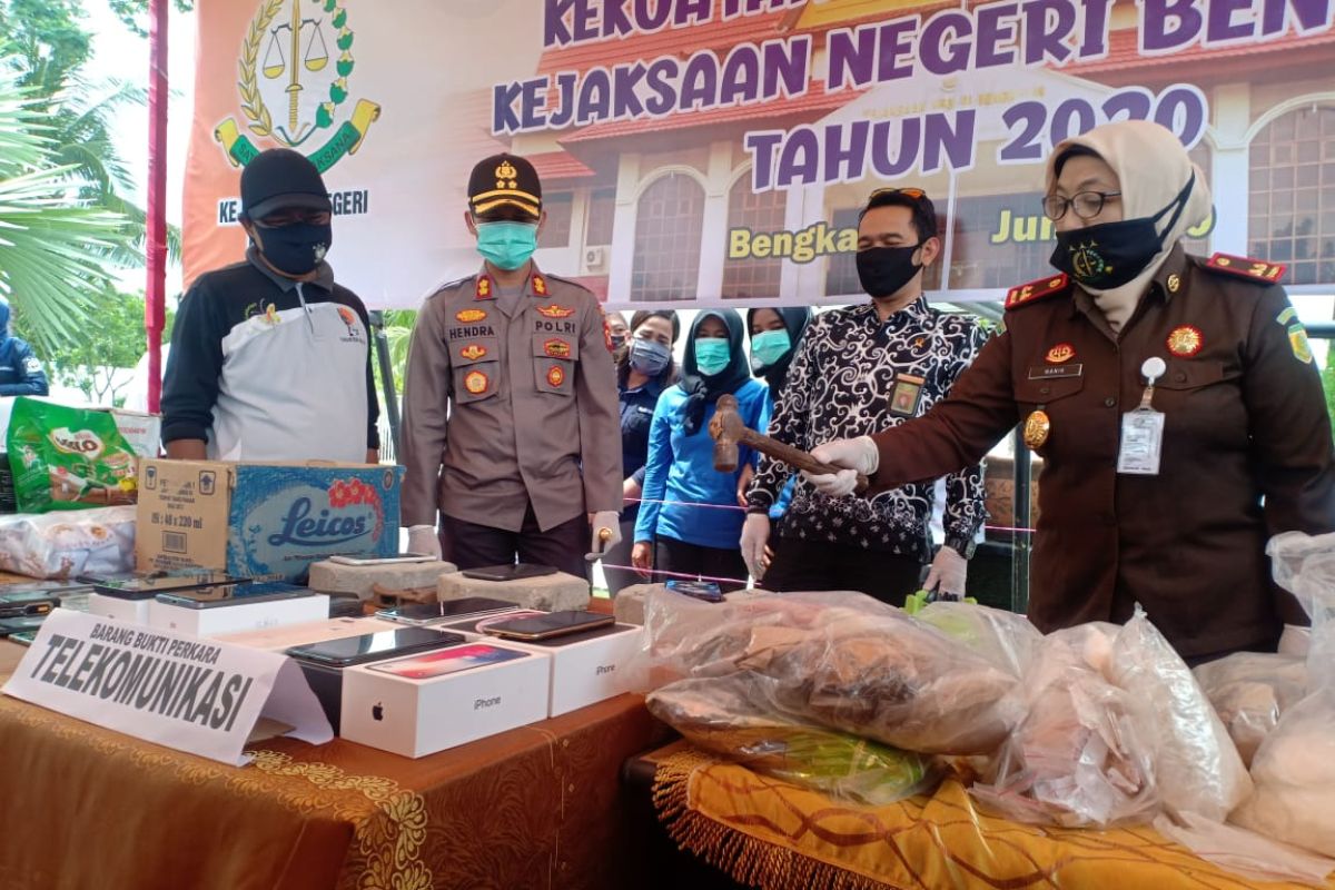 Kejari Bengkalis musnahkan barang bukti tindak pidana