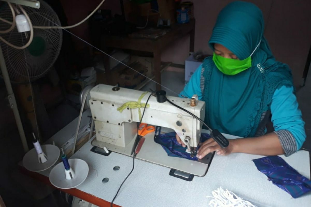 Sahabat Lestari berdayakan ibu rumah tangga produksi masker motif Troso