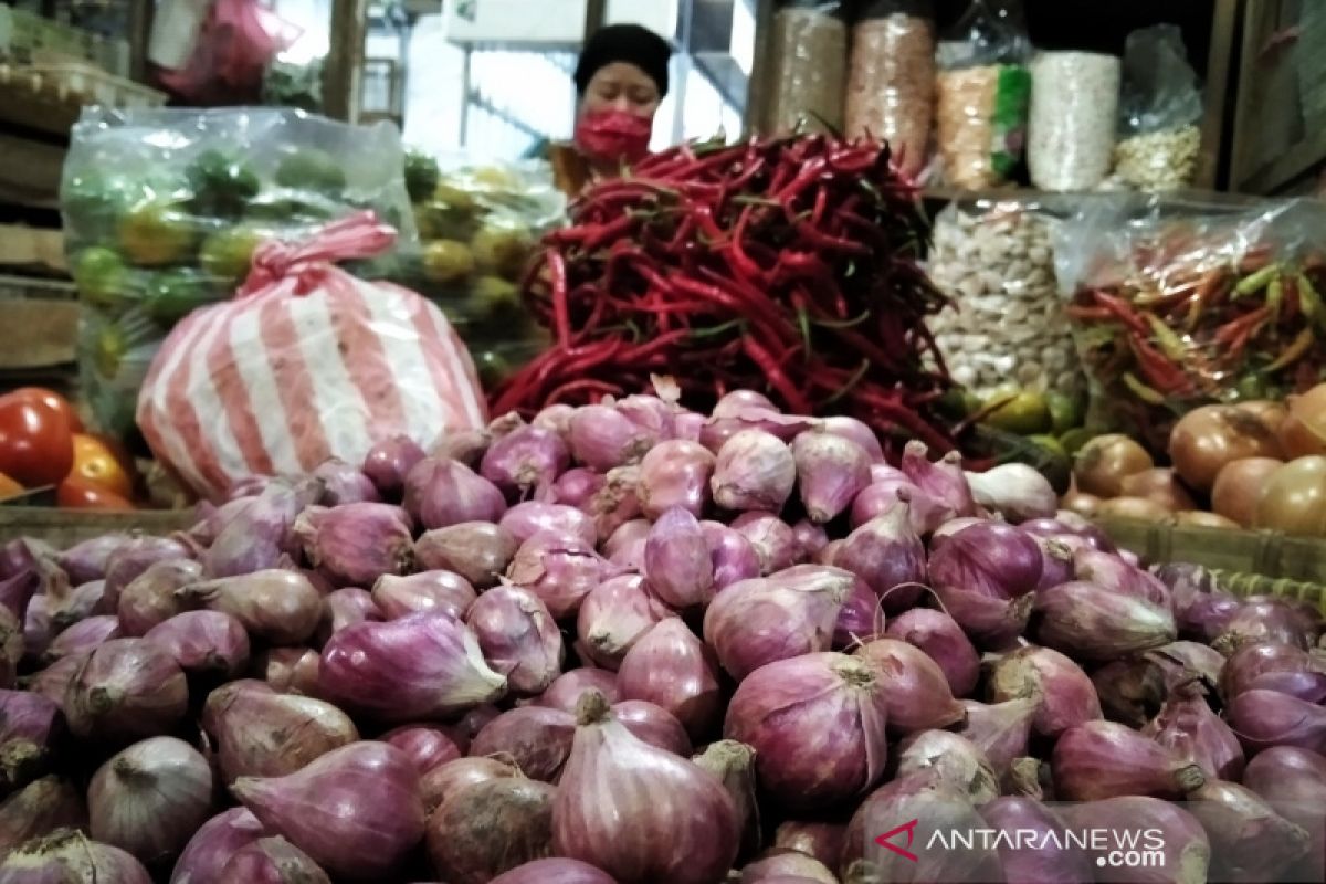 Harga bawang  merah di Kudus masih tinggi