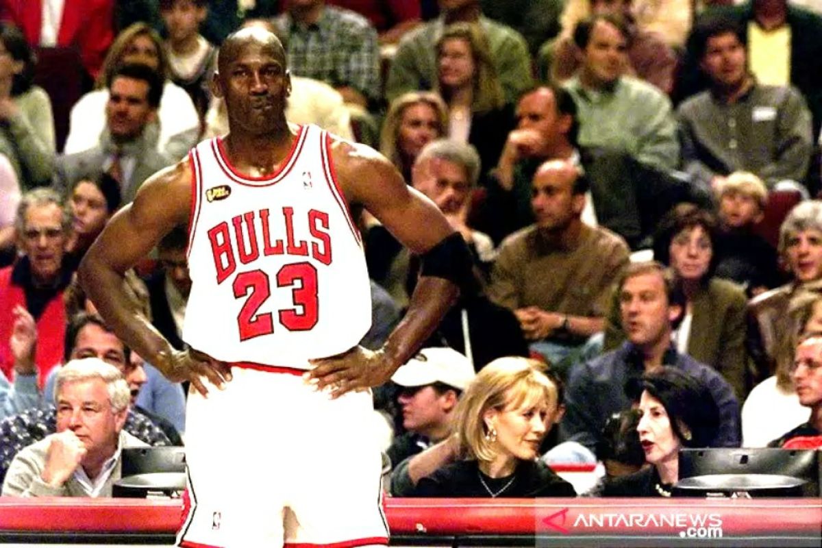 Sepatu awal karir Michael Jordan akan dilelang Rp1,4 miliar