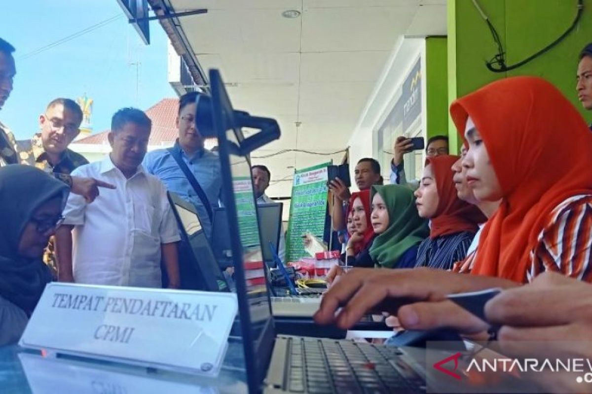 58 TKI asal NTB terdampar di Jawa Timur dan Kalimantan Barat