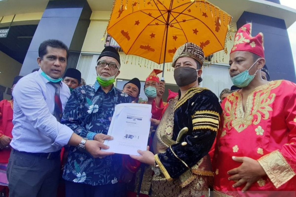 Warga laporkan Ade Armando dugaan cemarkan nama baik masyarakat Minangkabau melalui medsos