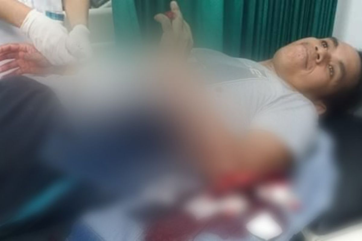 Karena cekcok mulut, 3 pria di Dompu saling bacok ketiganya luka parah