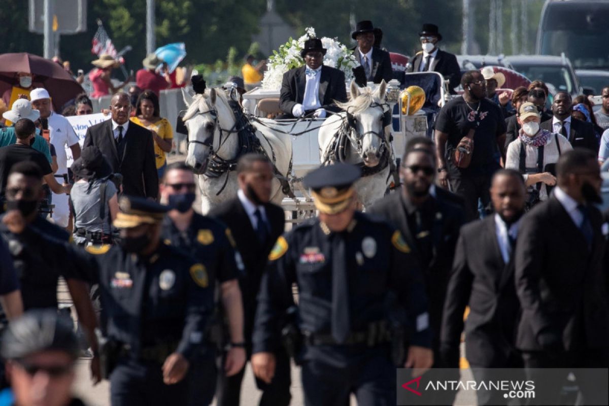 Presiden Trump: Polisi sebaiknya tidak gunakan teknik mencekik leher