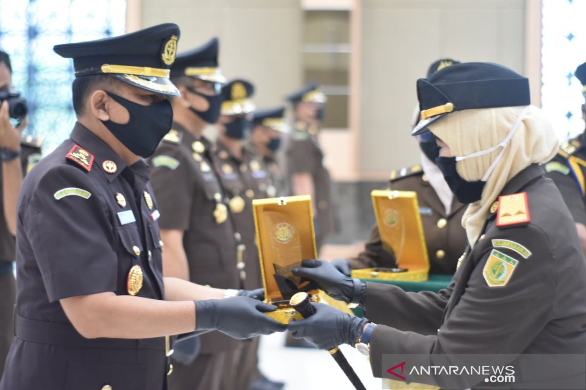 Kejaksaan Tinggi Riau rotasi jabatan dua asisten