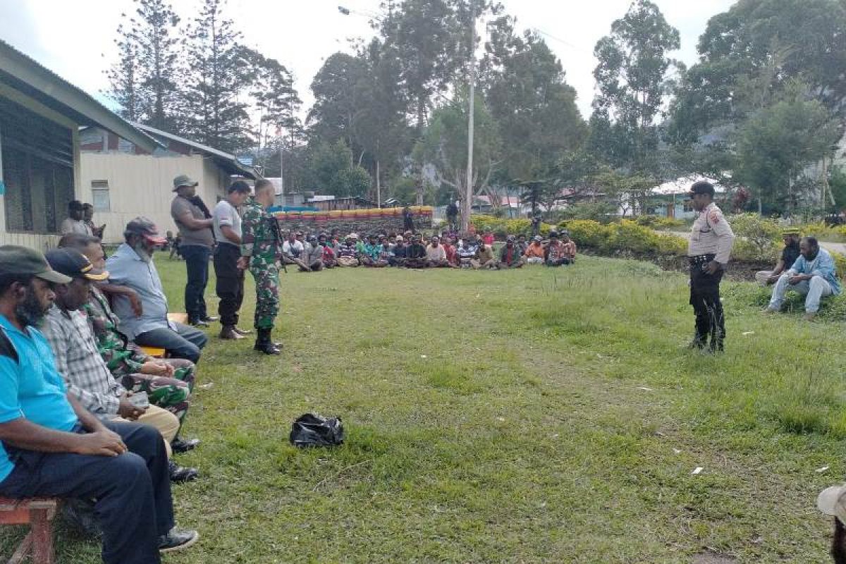 Aparat TNI-Polri kawal perdamaian adat kasus pembunuhan di Tolikara