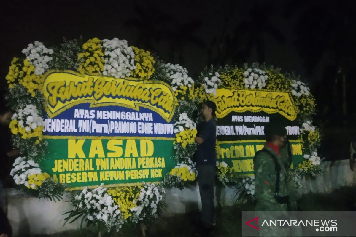 Jenazah Pramono Edhie tiba di Puri Cikeas