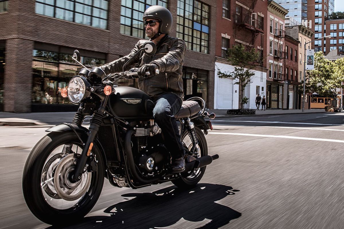 Triumph Bonneville T100 & T120 hadir serba hitam