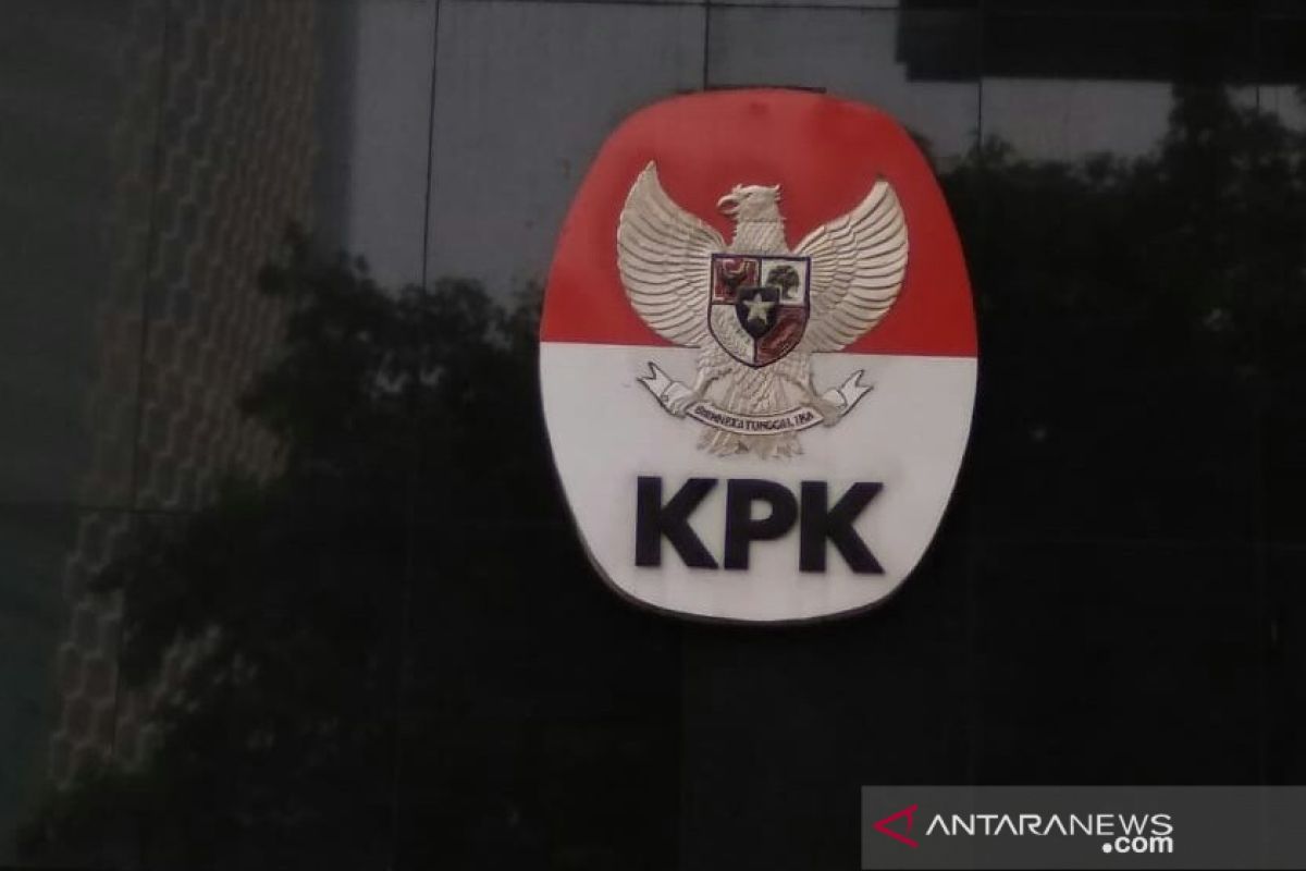 KPK memanggil tiga saksi untuk Hiendra Soenjoto suap perkara di MA