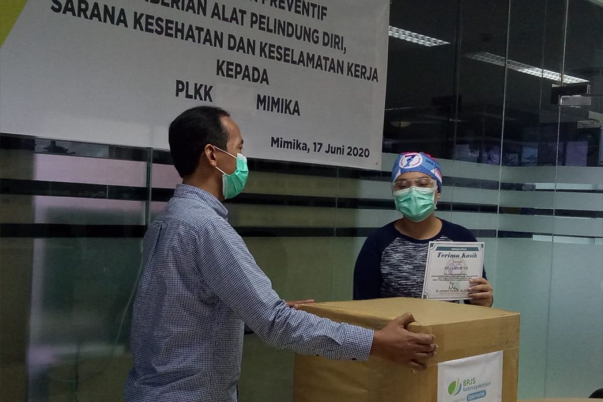 Tiga rumah sakit Mimika dapat bantuan alat pelindung diri