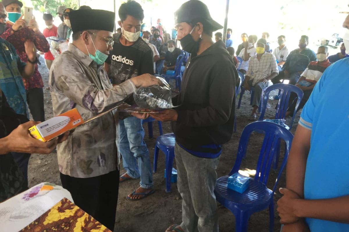 Pemkab Lombok Utara Berikan Bantuan Kepada 63 Kelompok Nelayan