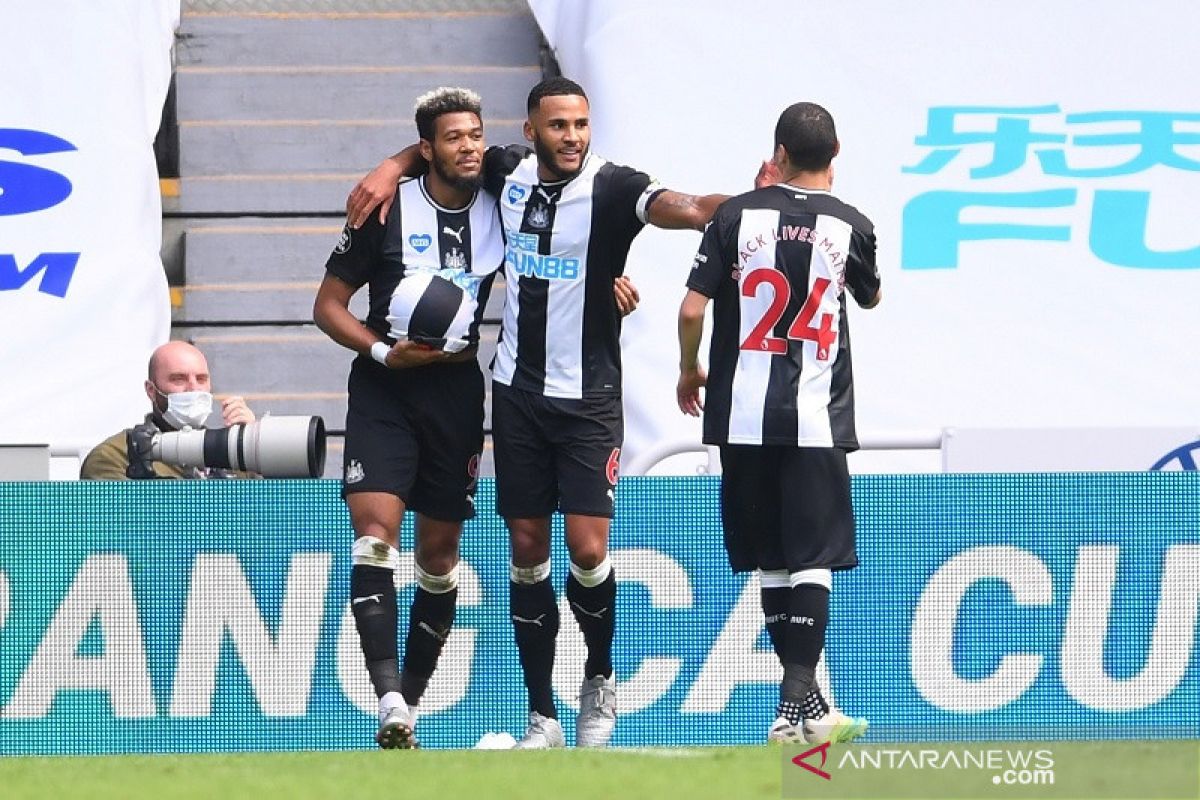 Newcastle menang 3-0 atas 10 pemain Sheffield United