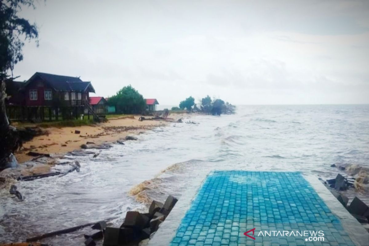 Laju abrasi Pantai Ujung Pandaran perlu dikaji