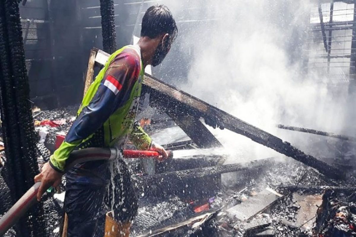 Nenek ini selamat saat kebakaran heboh