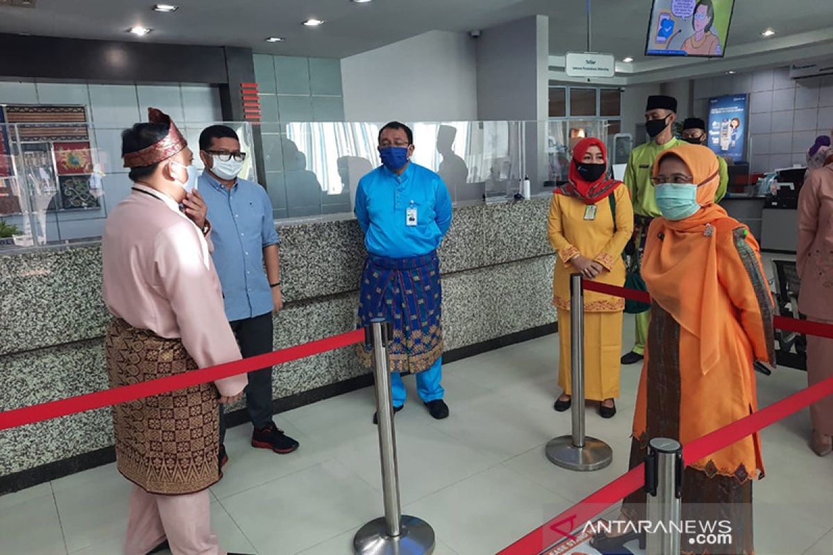 Gugus tugas Pekanbaru imbau warga sekitar BRI ikut tes usap, tak perlu takut