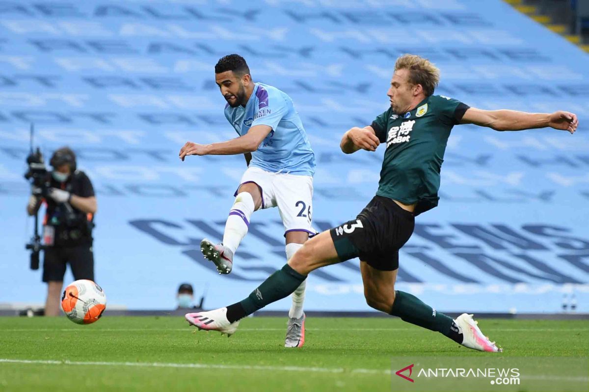 Dua pemain Manchester City positif COVID-19