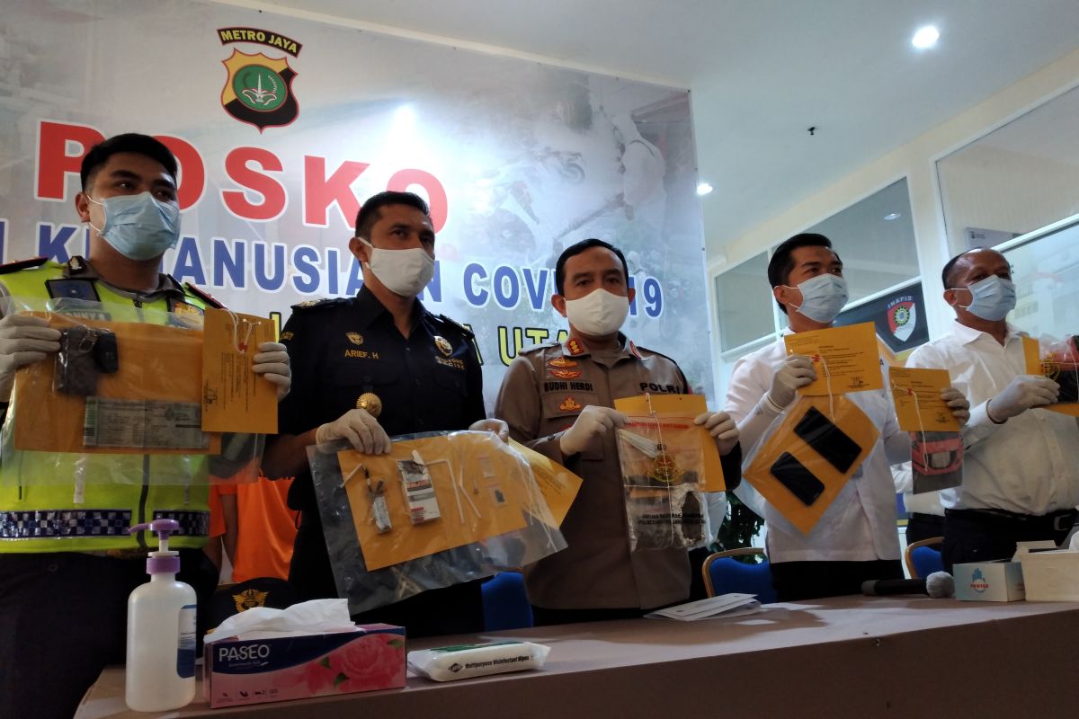 Direktur perusahaan ditangkap polisi karena isap ganja