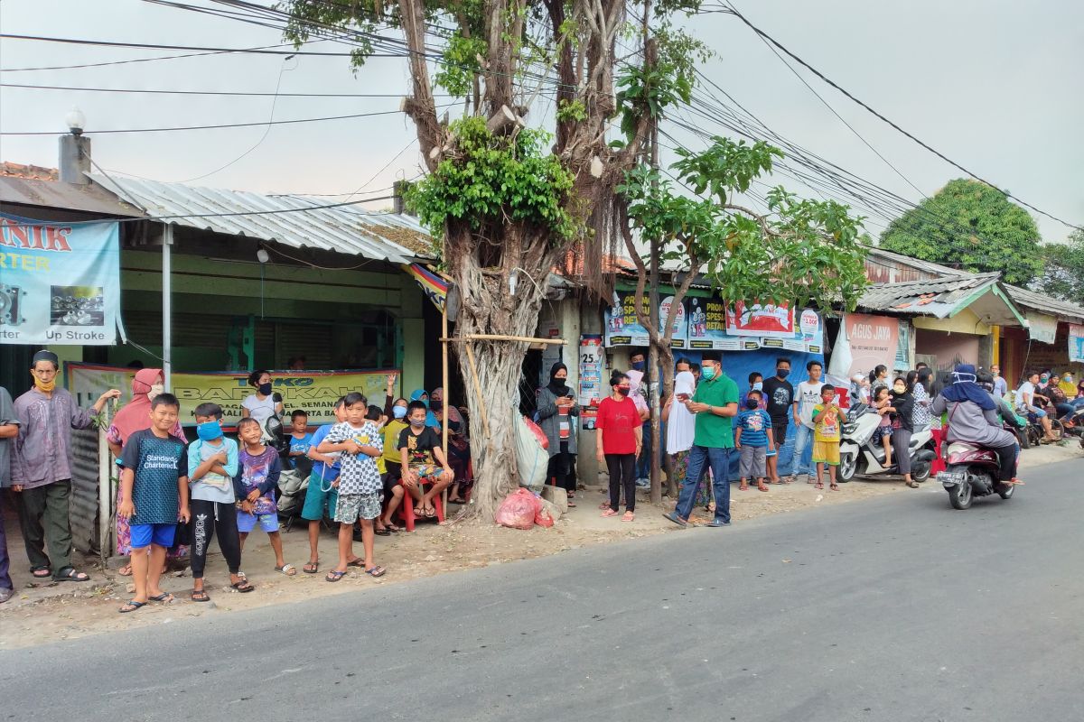 Rekonstruksi kelompok John Kei dikerumuni banyak orang