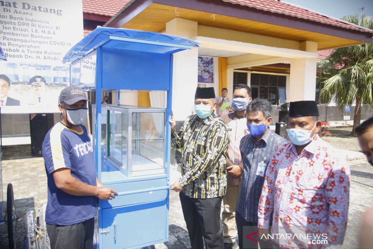 BI-Pemkab Siak salurkan sembako dan gerobak kuliner di Sungai Mandau