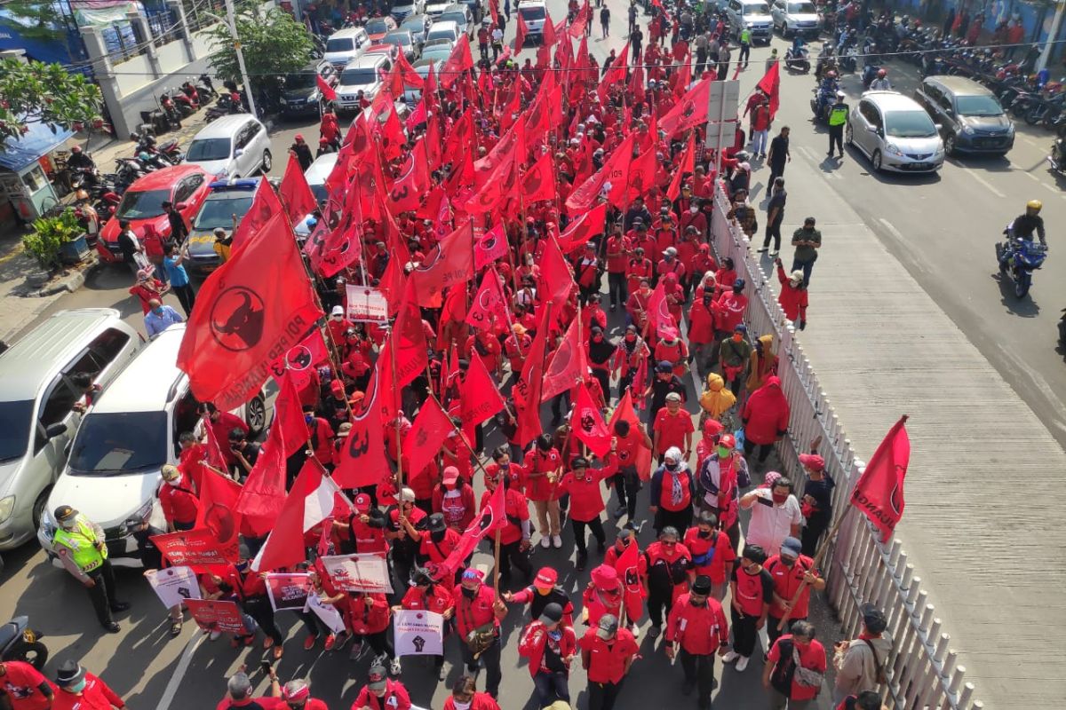 Tokoh pendiri PDIP marah terhadap aksi pembakaran bendera partai