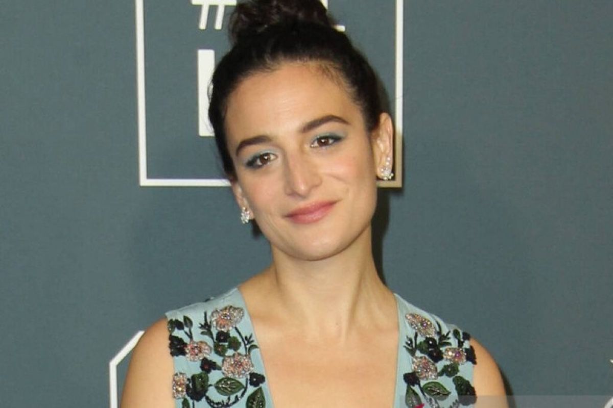 Jenny Slate mundur dari "Big Mouth", merasa bersalah karena perankan kulit campuran