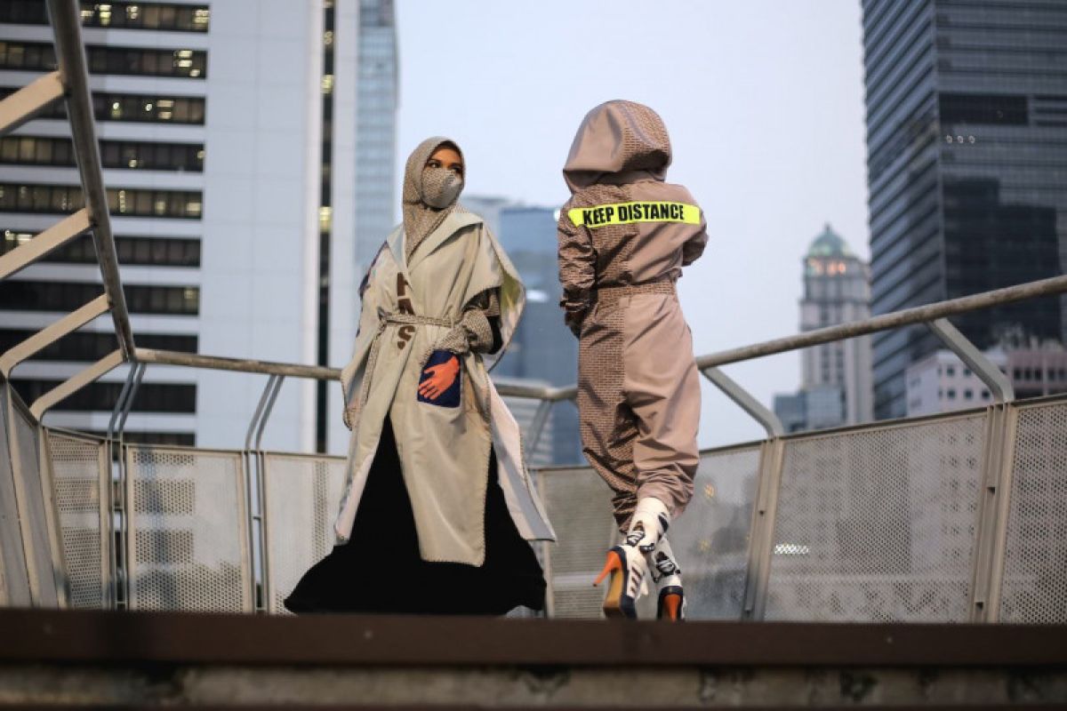 Fesyen di fase normal baru, mulai masker hingga APD modis