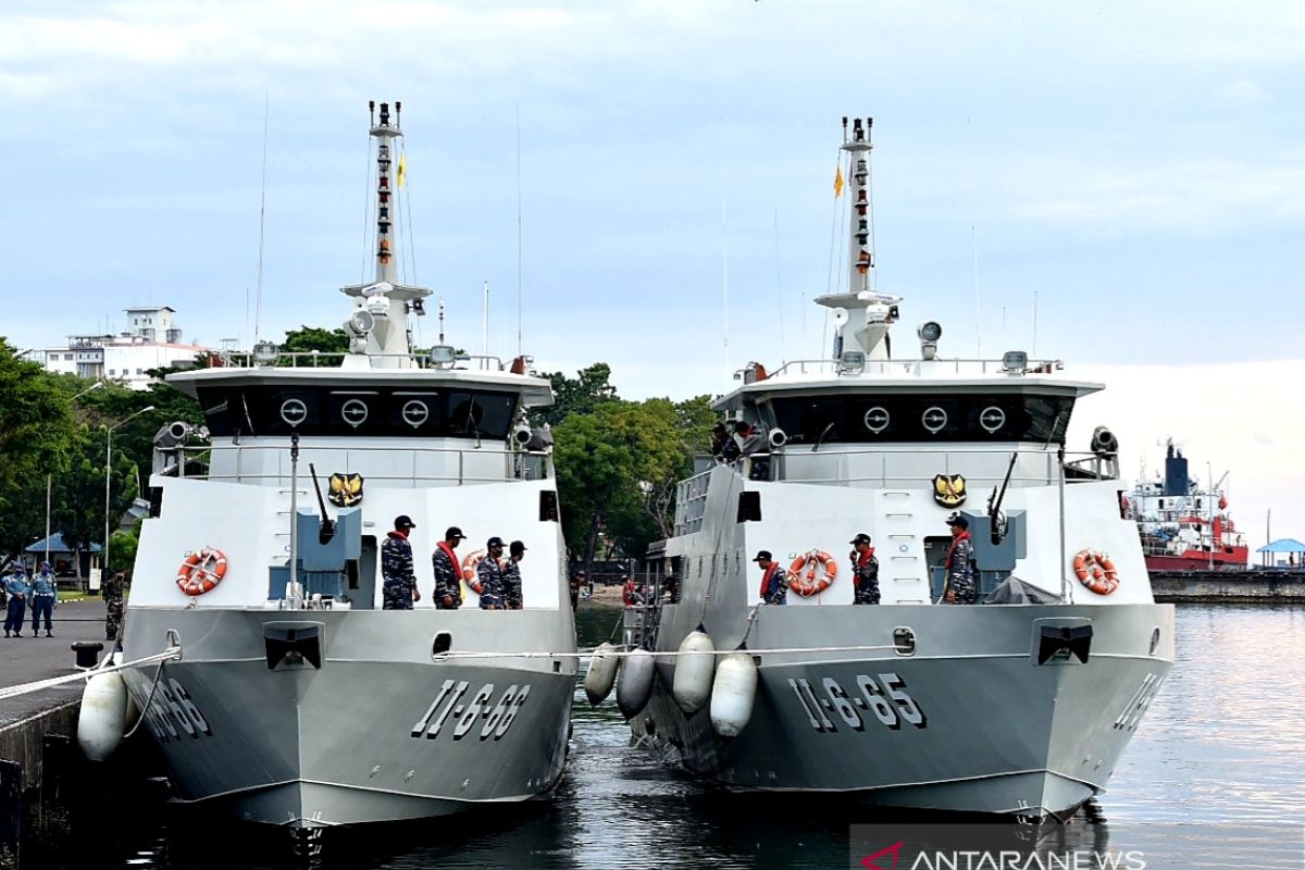 Dua Kapal Angkatan Laut  baru perkuat patroli di perairan Sulawesi