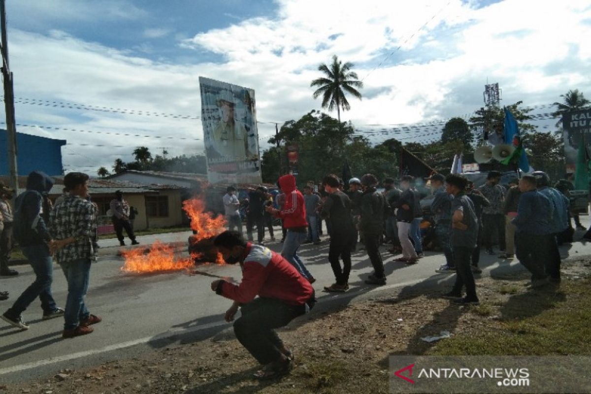 Massa kembali unjuk rasa tolak kedatangan TKA gelombang dua di Sultra