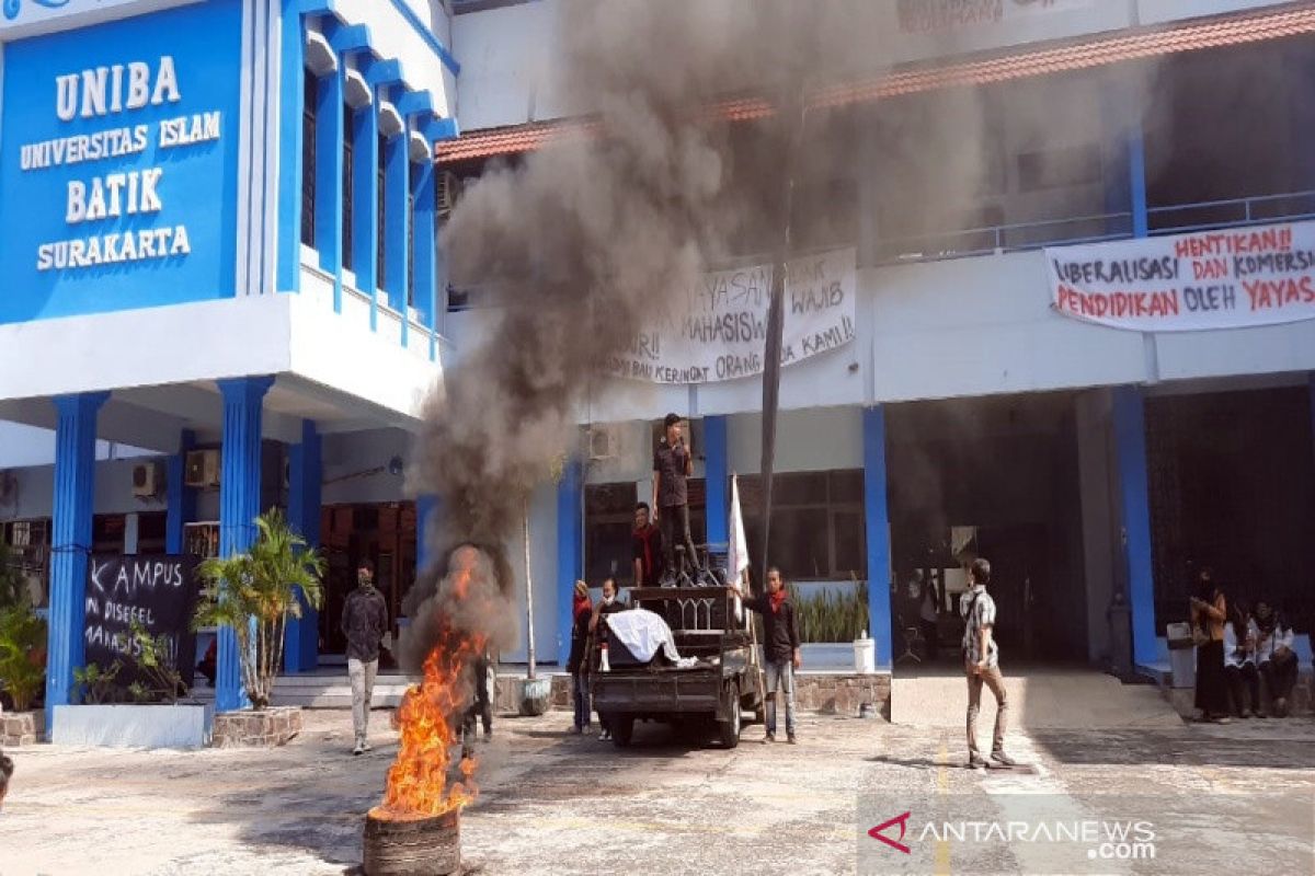 Dosen, mahasiswa, dan karyawan Uniba Surakarta tuntut mundur Ketua Yayasan