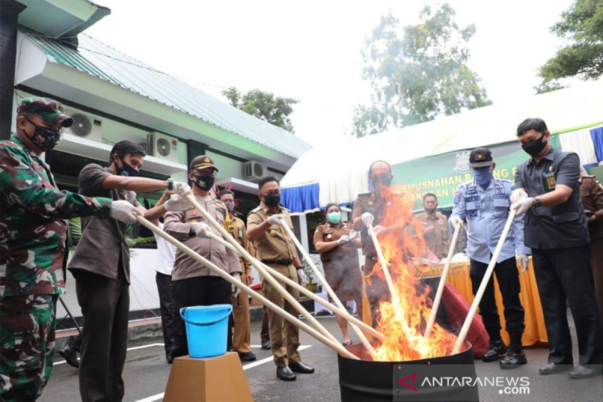 Kejari Bantaeng musnahkan barang bukti hasil kejahatan