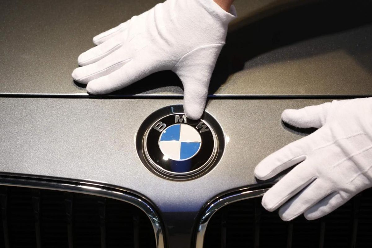 BMW ungkap soal sumber bahan baku baterai mobil listrik