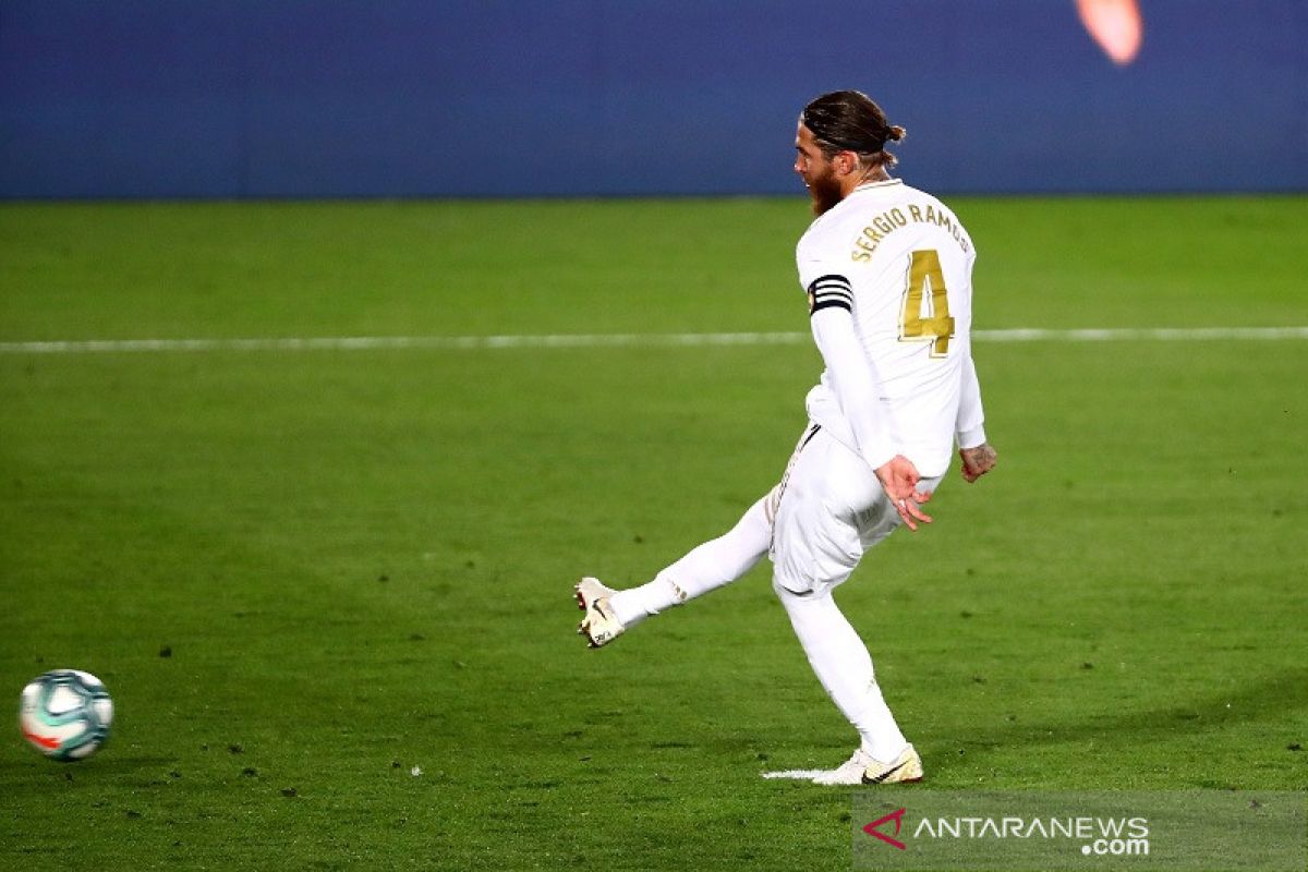 Penalti Ramos mantapkan Real Madrid di puncak klasemen