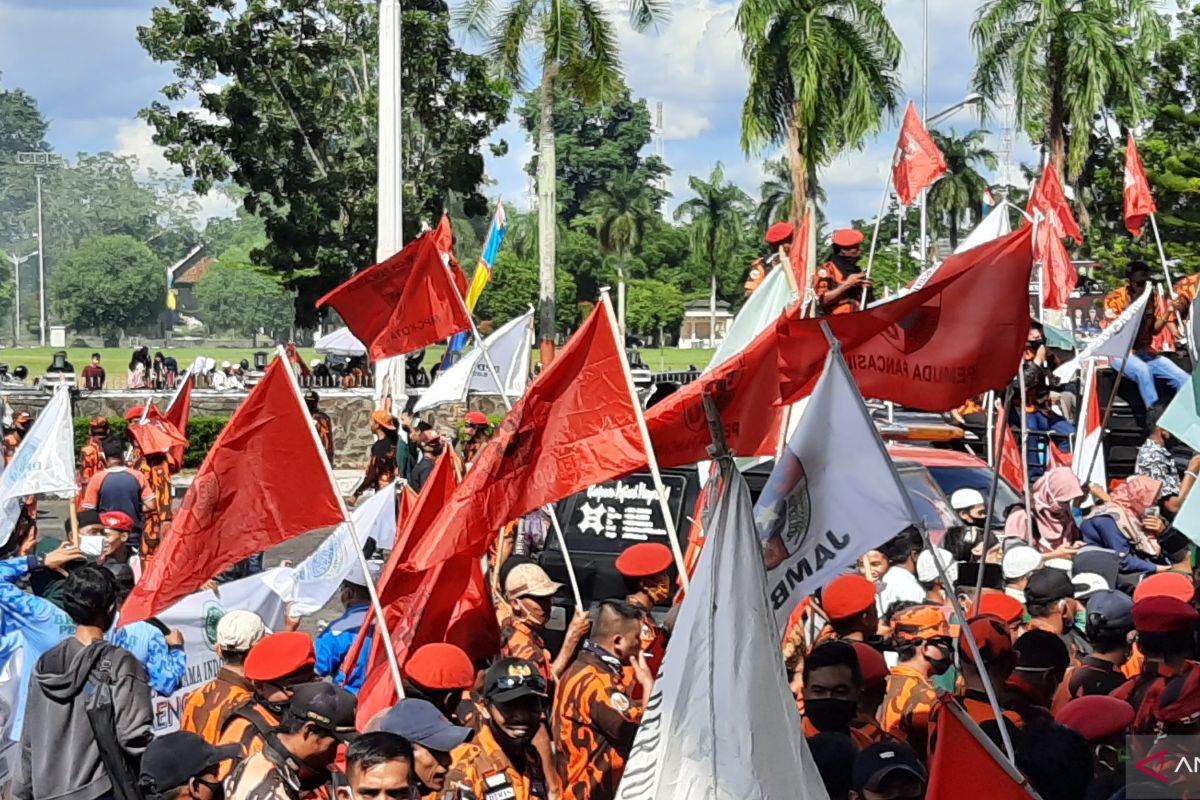 Ratusan orang datangi DPRD Jambi tolak RUU HIP