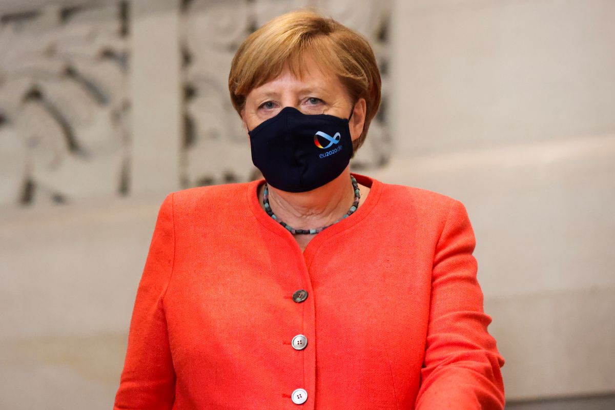 Kanselir Jerman Angela Merkel tampil kenakan masker usai dikritik