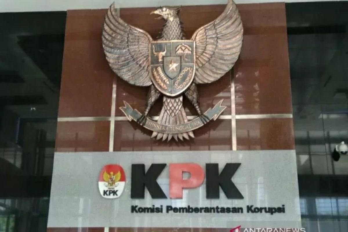 KPK OTT Bupati Kutai Timur bersama istrinya