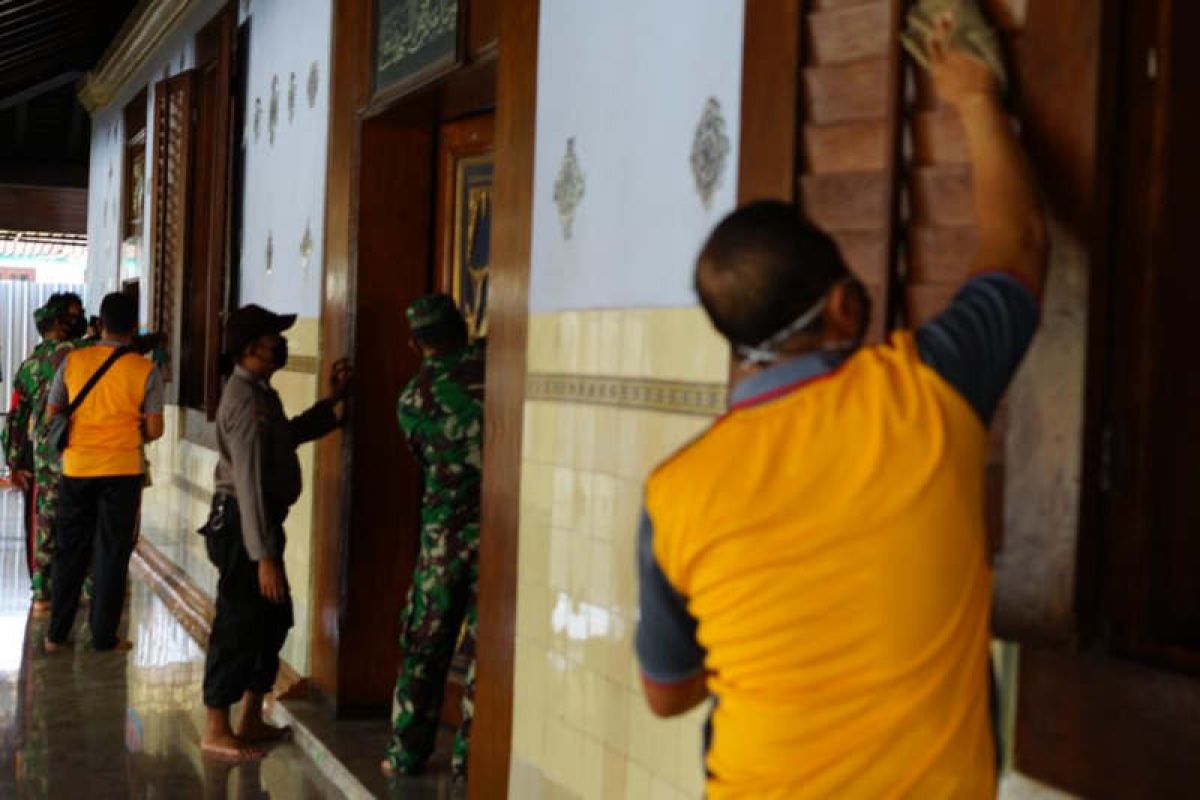 720 masjid dan musala di Demak dibersihkan antisipasi klaster baru COVID-19