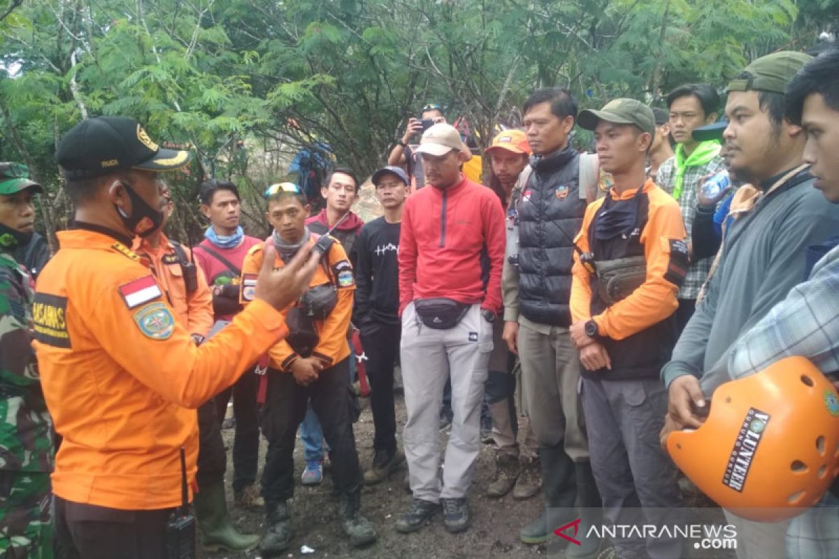 Pendaki yang hilang ditemukan tanpa baju di Gunung Guntur Garut