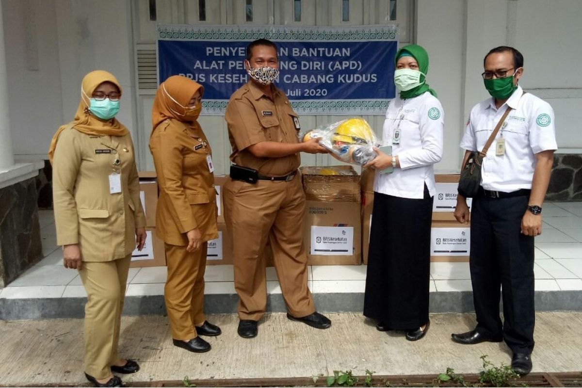 BPJS Kesehatan Cabang Kudus serahkan bantuan APD untuk tim medis