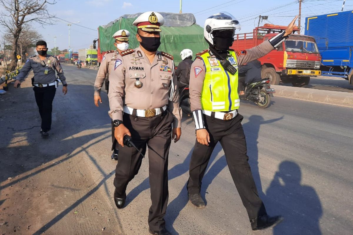 Dirlantas Polda Jateng turun langsung urai kemacetan di jalan Semarang-Demak